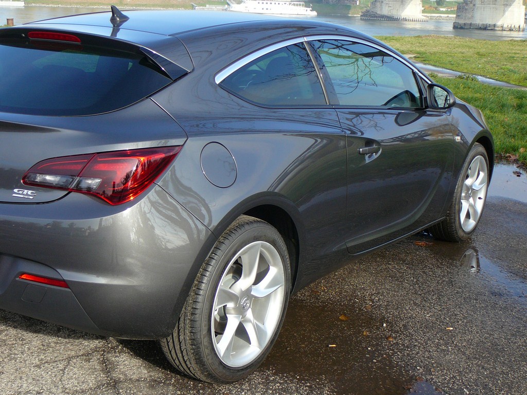 Opel Astra GTC 2.0 CDTI