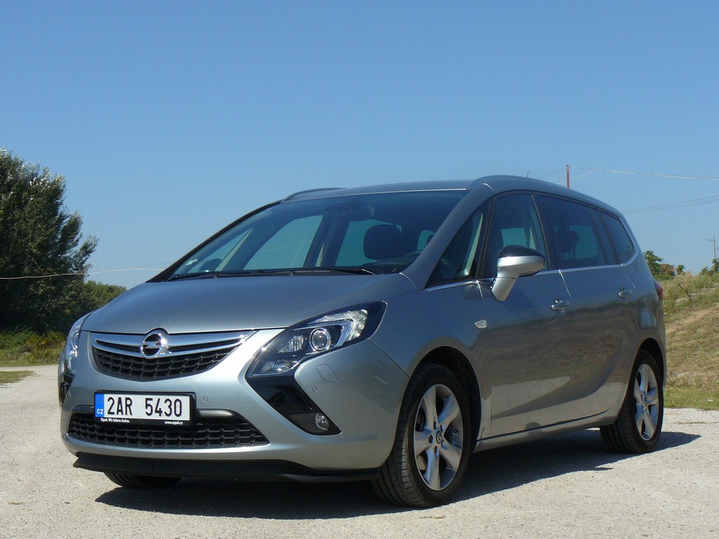 Opel Zafira Tourer 2.0 CDTI MT (96kW)