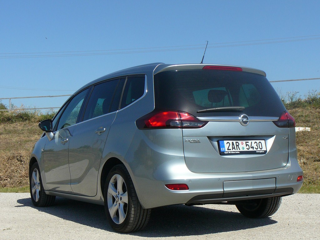 Opel Zafira Tourer 2.0 CDTI MT (96kW)