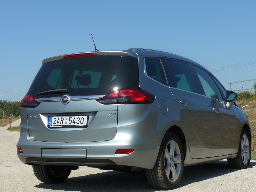 Opel Zafira Tourer 2.0 CDTI MT (96kW)