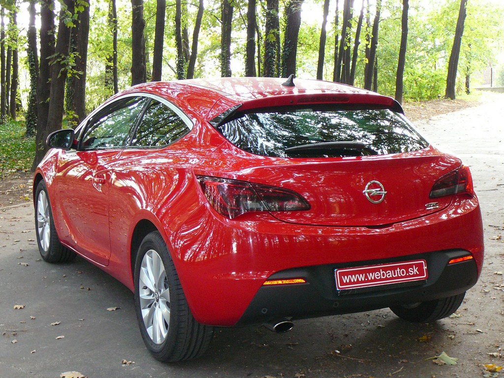 Opel Astra GTC 1.6 TURBO