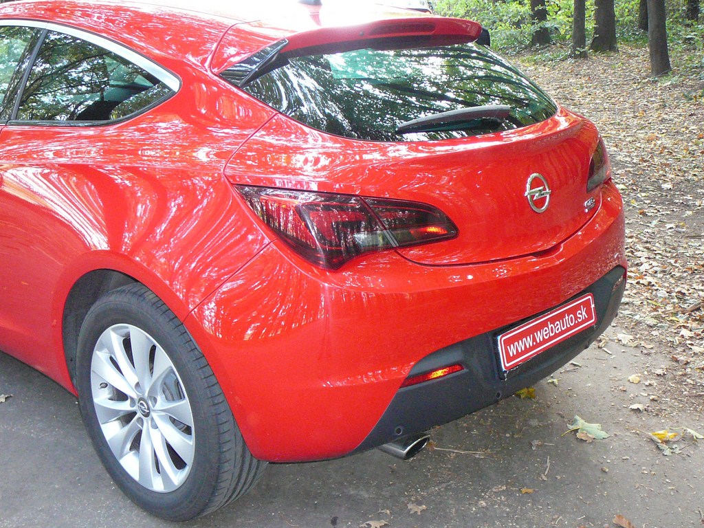 Opel Astra GTC 1.6 TURBO