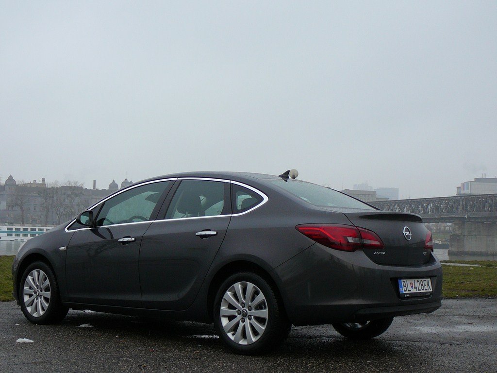 Opel Astra Sedan 1.7 CDTi