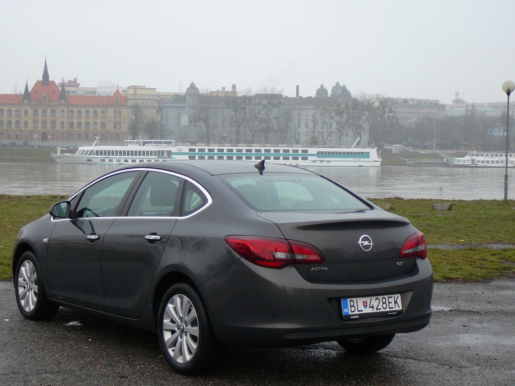 Opel Astra Sedan 1.7 CDTi