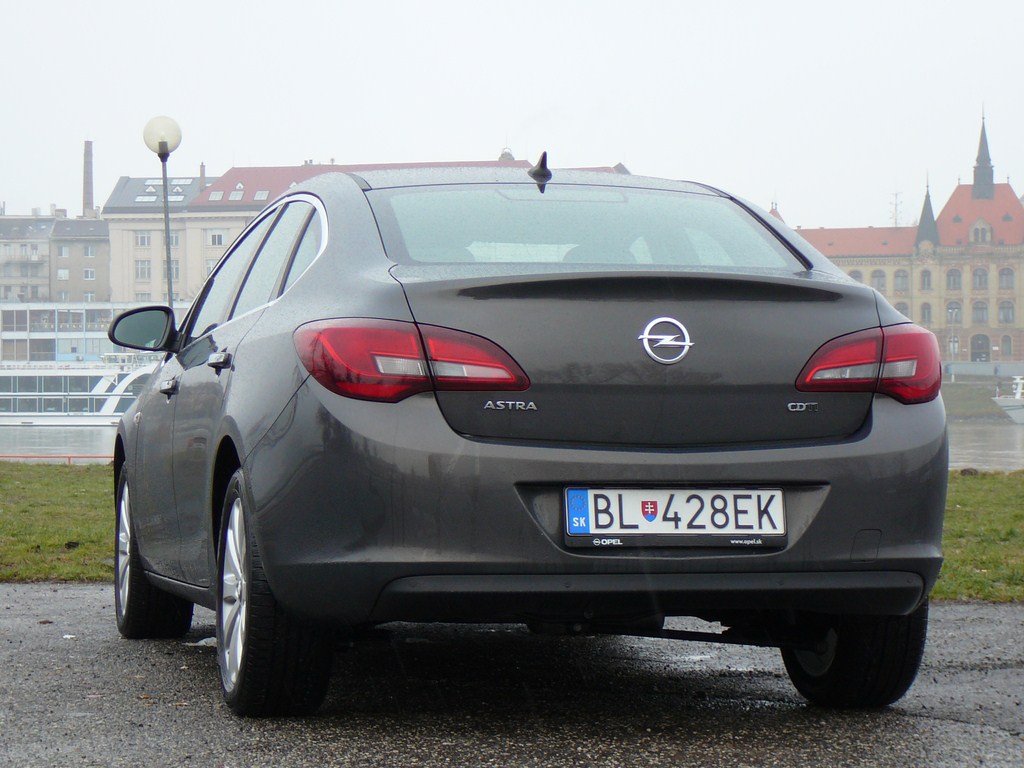 Opel Astra Sedan 1.7 CDTi