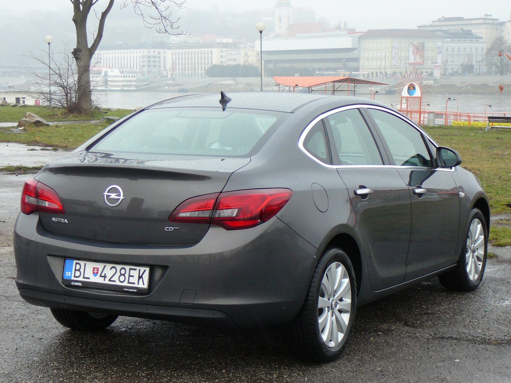 Opel Astra Sedan 1.7 CDTi