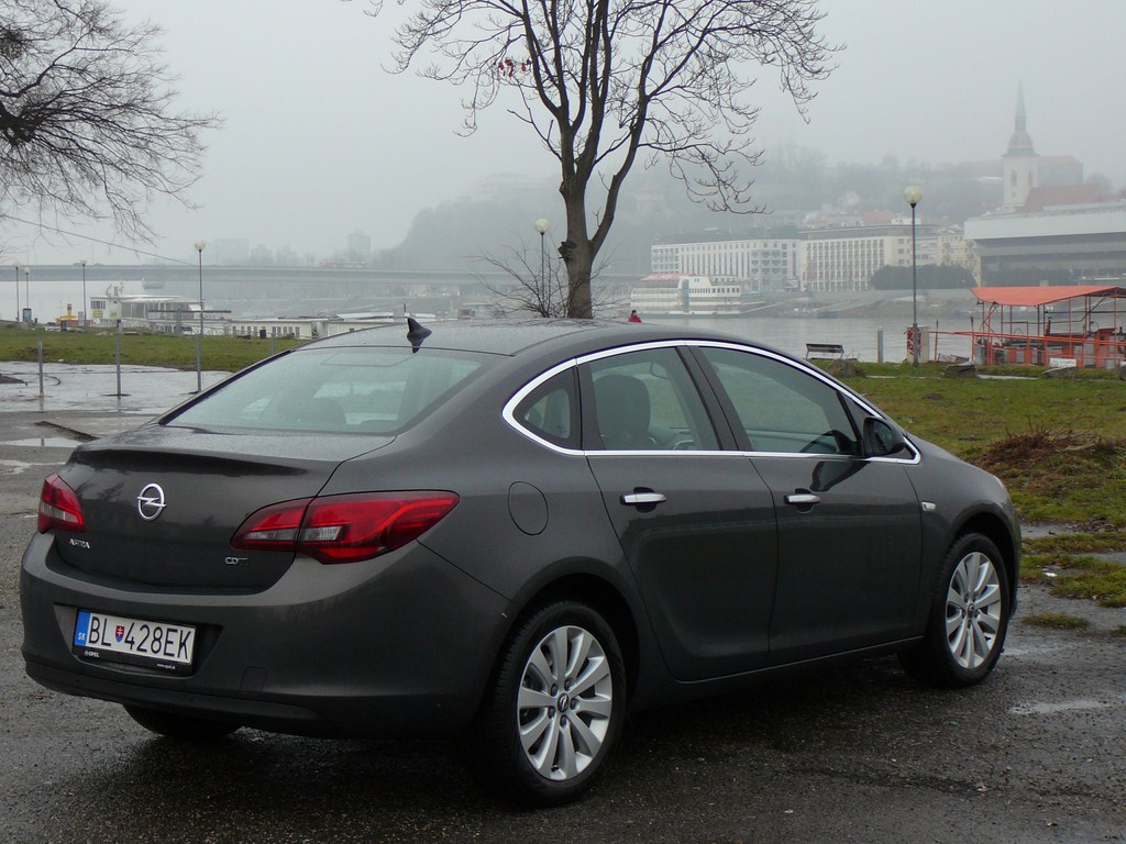 Opel Astra Sedan 1.7 CDTi