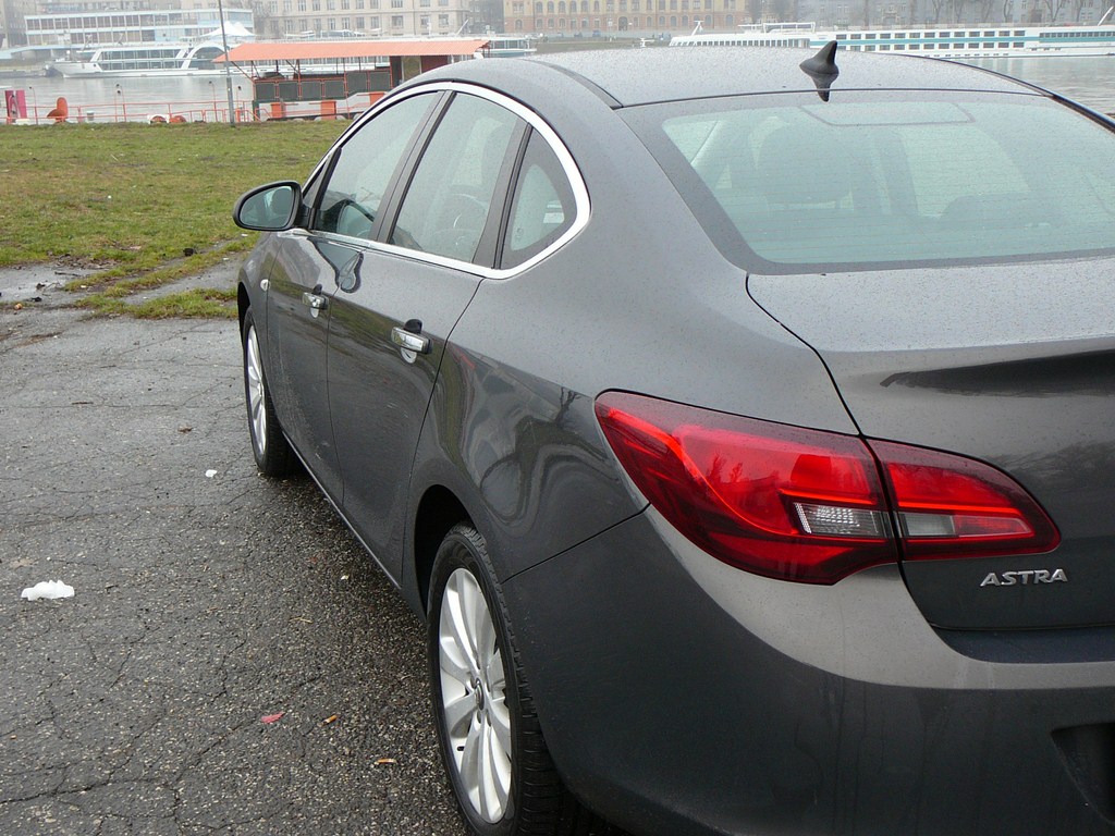 Opel Astra Sedan 1.7 CDTi