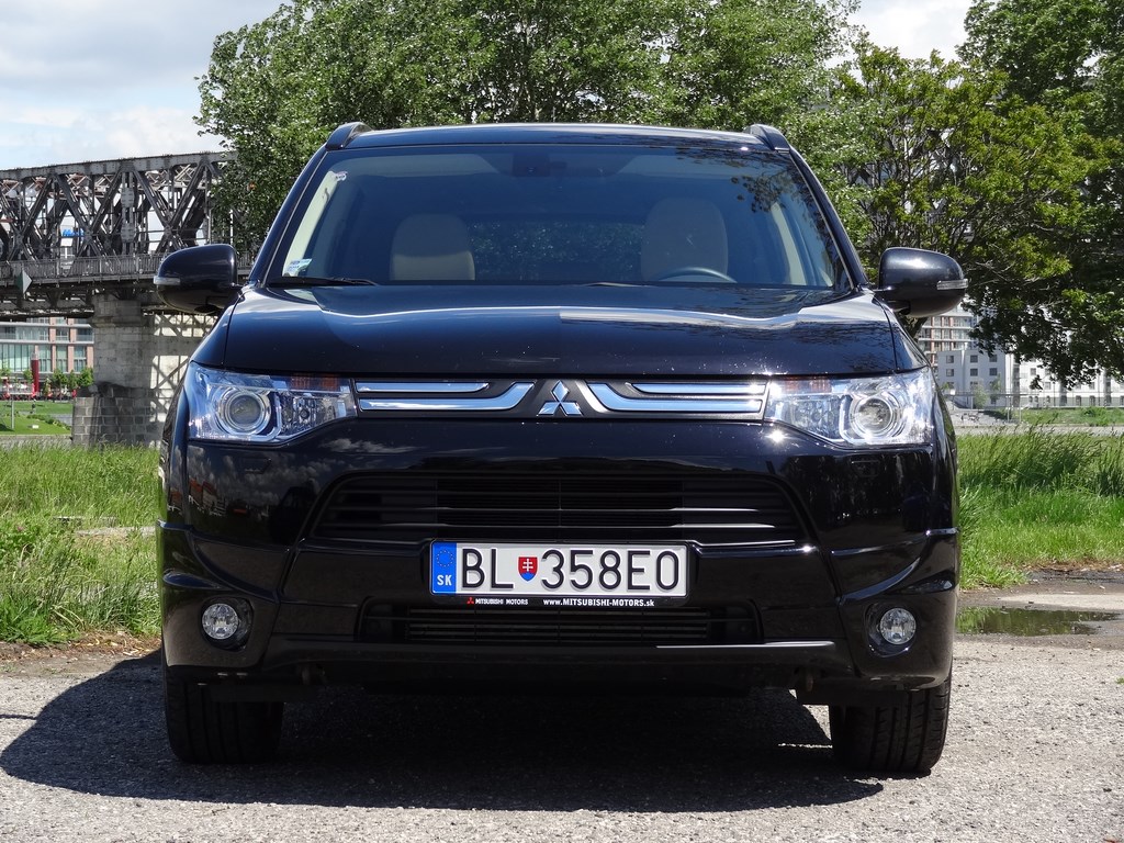 Mitsubishi Outlander 2.2 DI-D AWD AT