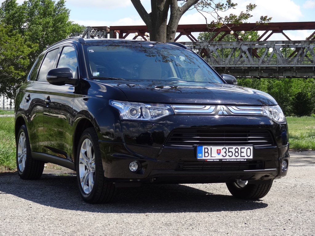 Mitsubishi Outlander 2.2 DI-D AWD AT