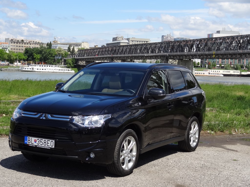 Mitsubishi Outlander 2.2 DI-D AWD AT