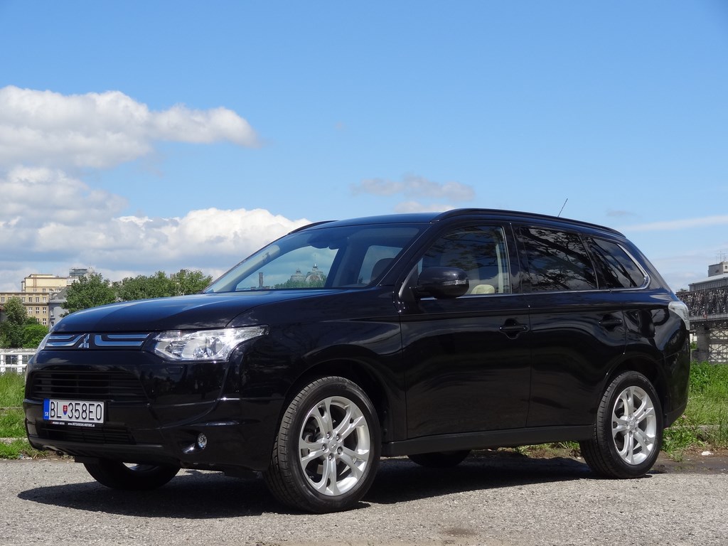 Mitsubishi Outlander 2.2 DI-D AWD AT