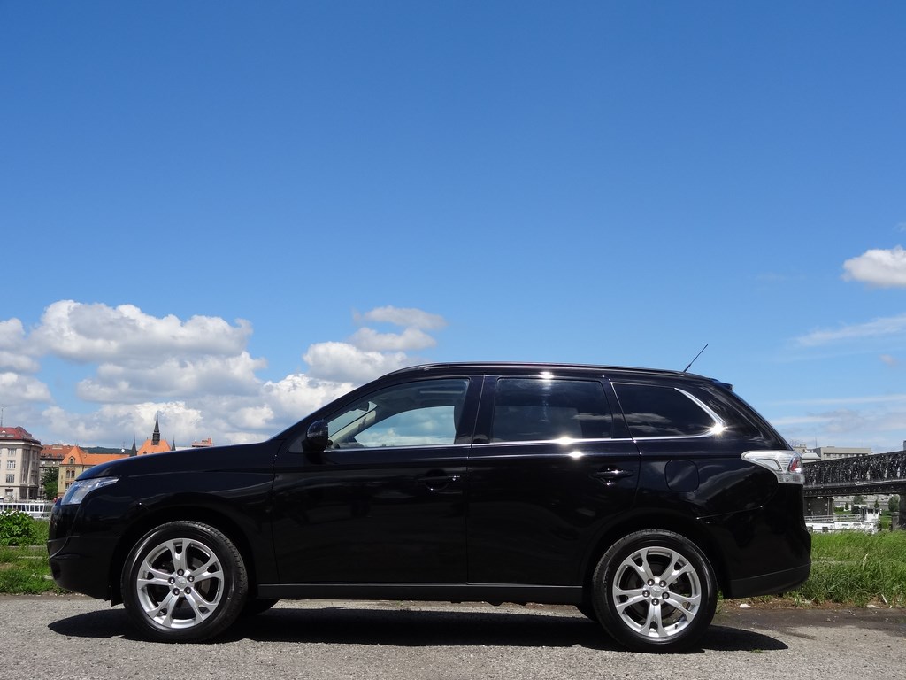 Mitsubishi Outlander 2.2 DI-D AWD AT