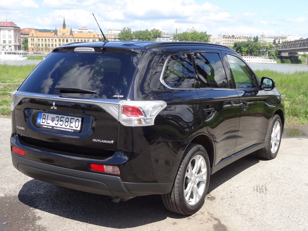 Mitsubishi Outlander 2.2 DI-D AWD AT