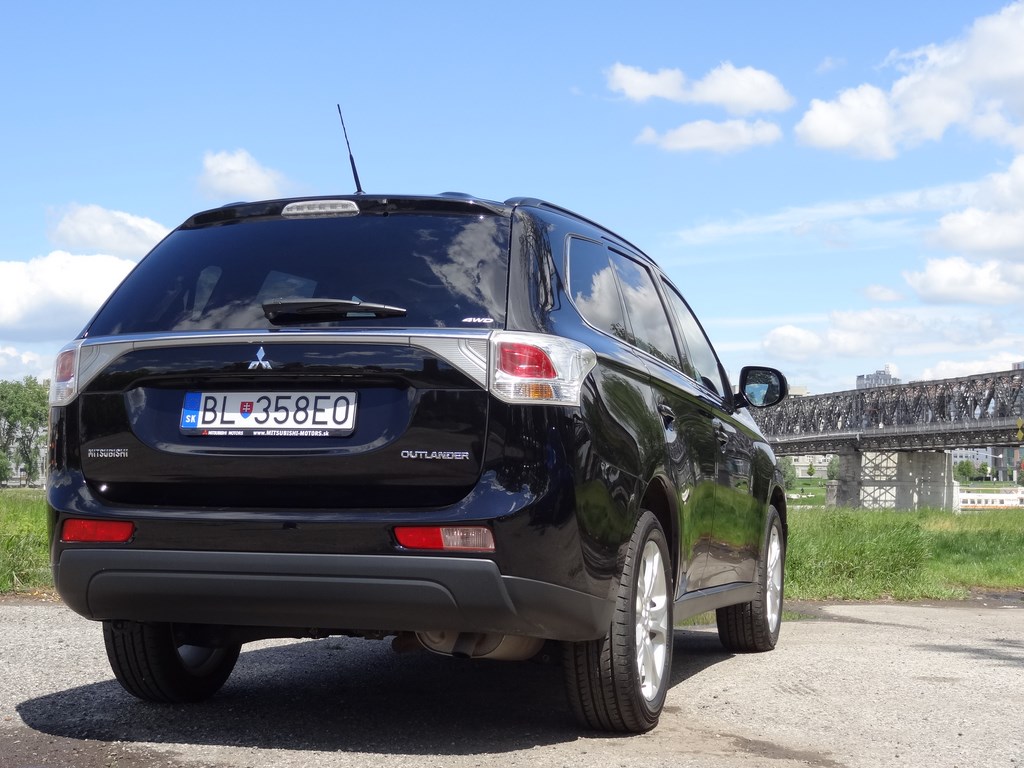 Mitsubishi Outlander 2.2 DI-D AWD AT