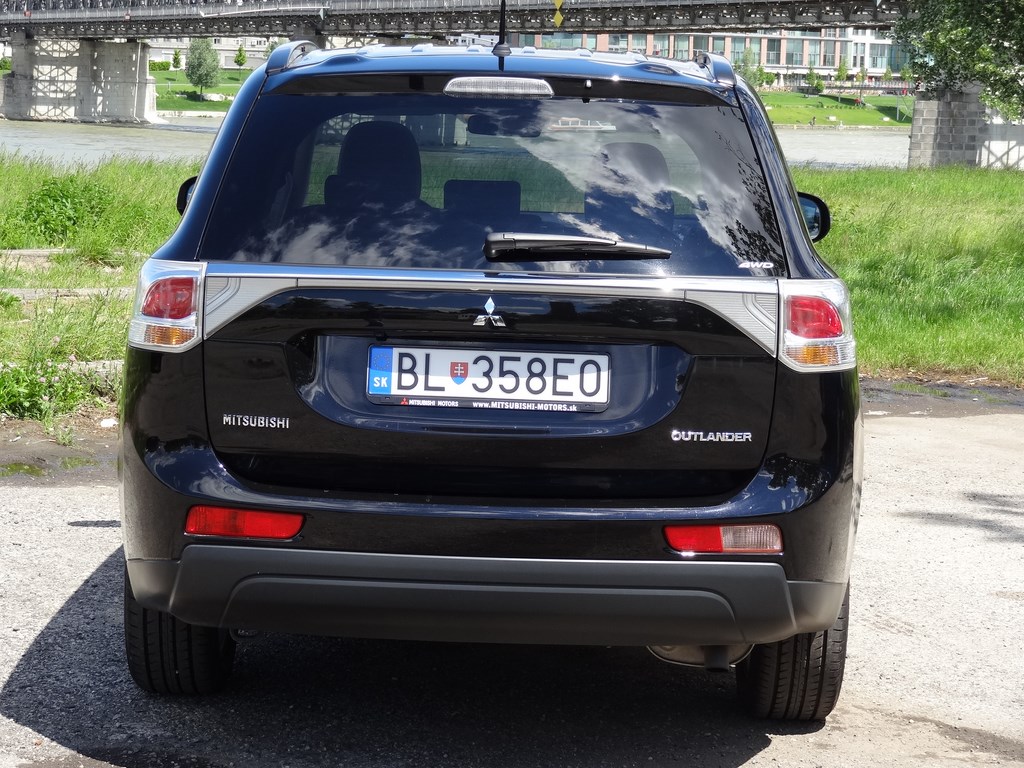 Mitsubishi Outlander 2.2 DI-D AWD AT