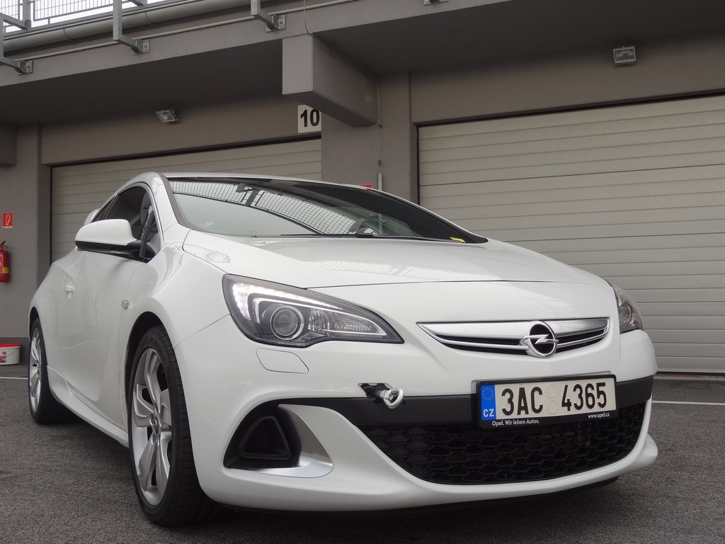 Opel Astra OPC 2.0 Turbo