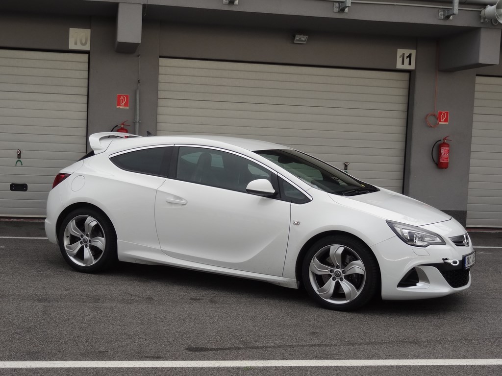 Opel Astra OPC 2.0 Turbo