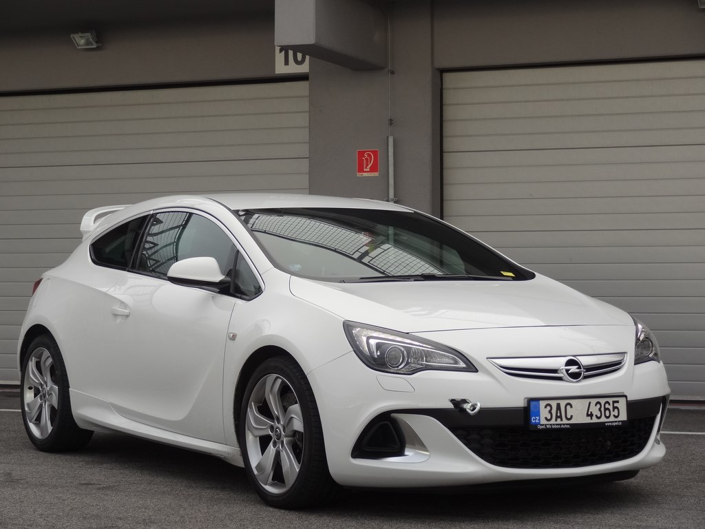 Opel Astra OPC 2.0 Turbo