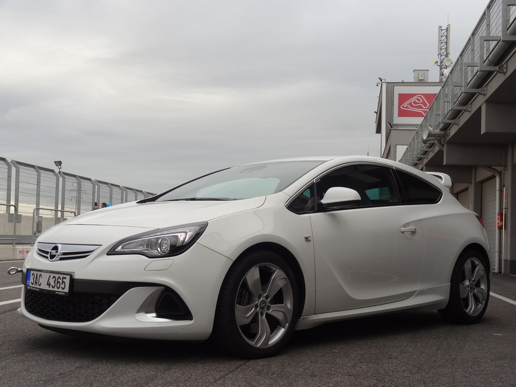 Opel Astra OPC 2.0 Turbo