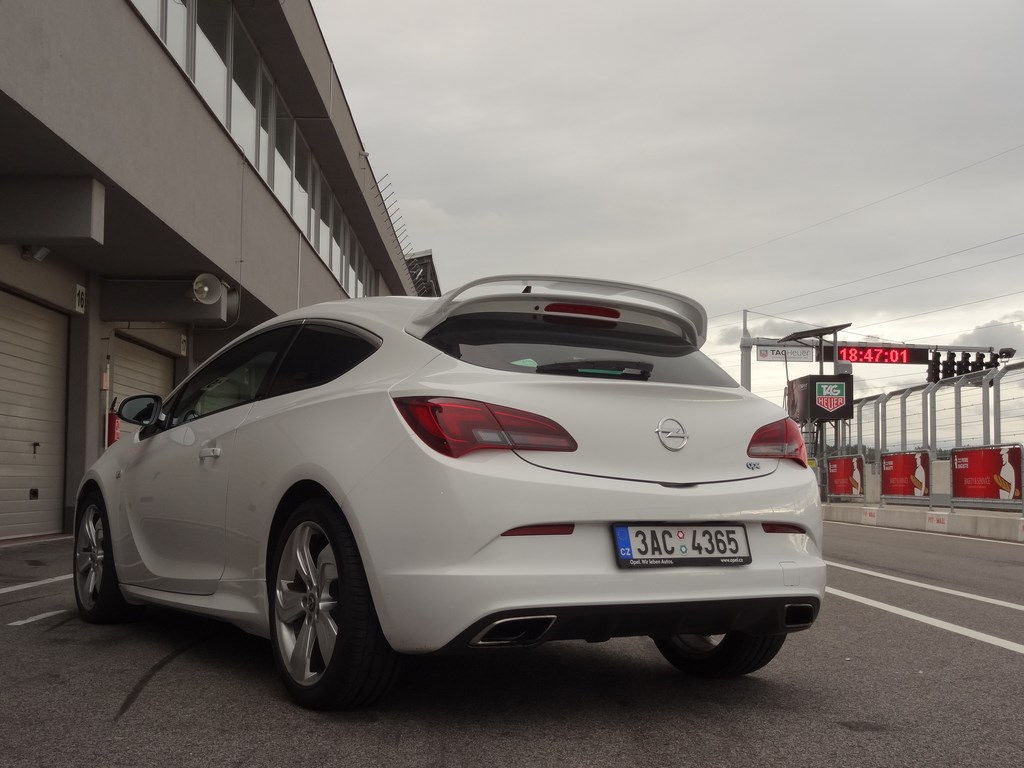 Opel Astra OPC 2.0 Turbo