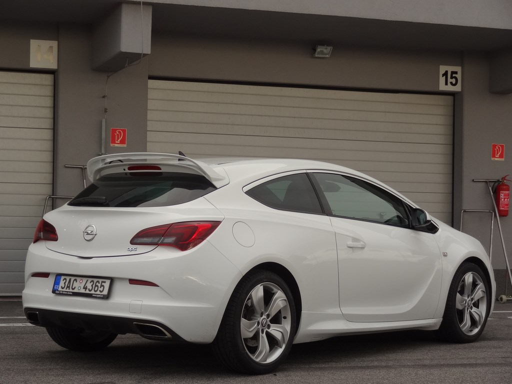 Opel Astra OPC 2.0 Turbo