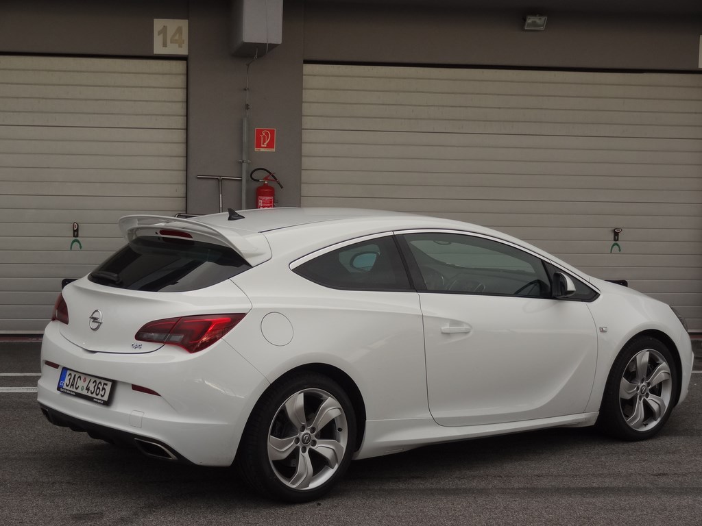 Opel Astra OPC 2.0 Turbo