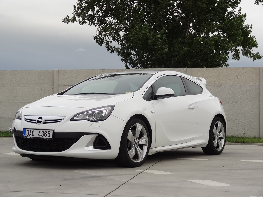 Opel Astra OPC 2.0 Turbo