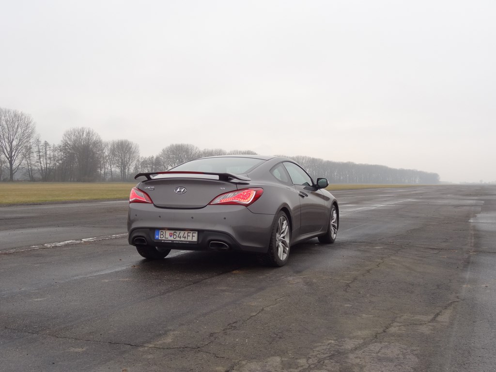 Hyundai Genesis Coupé 3.8 V6 AT (facelift)