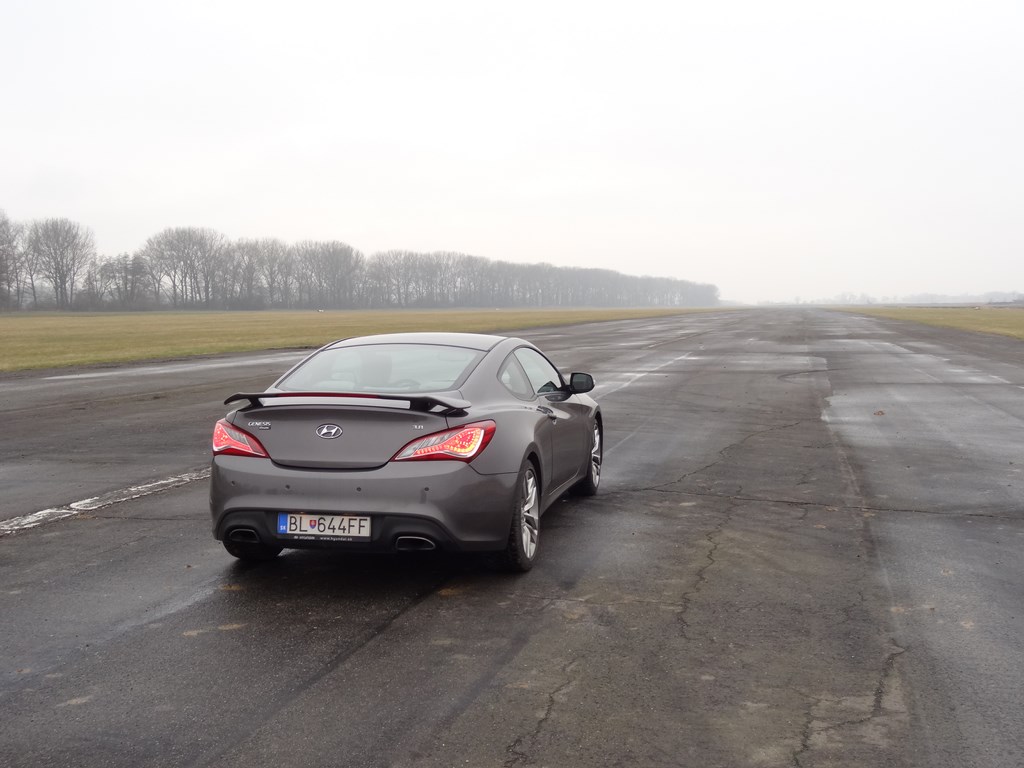 Hyundai Genesis Coupé 3.8 V6 AT (facelift)