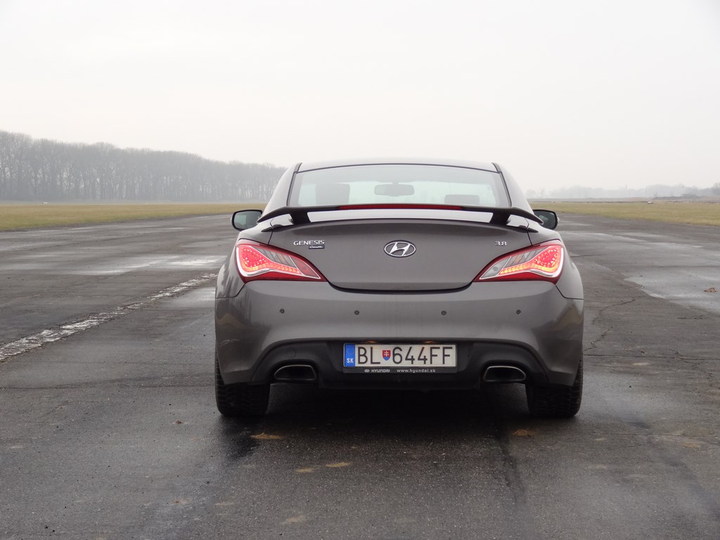 Hyundai Genesis Coupé 3.8 V6 AT (facelift)