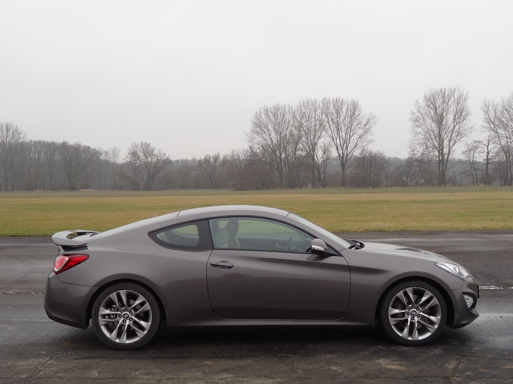 Hyundai Genesis Coupé 3.8 V6 AT (facelift)