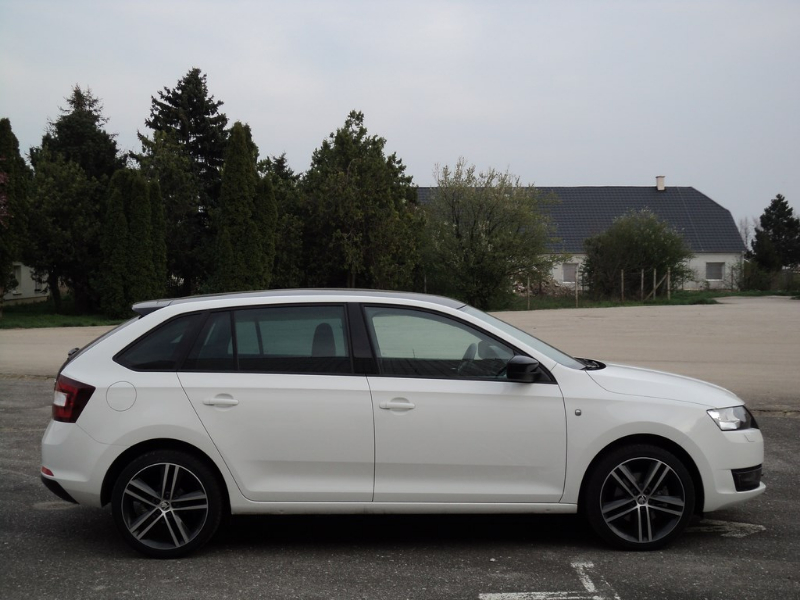 Škoda Rapid Spaceback 1.6 TDi DSG 66 kW