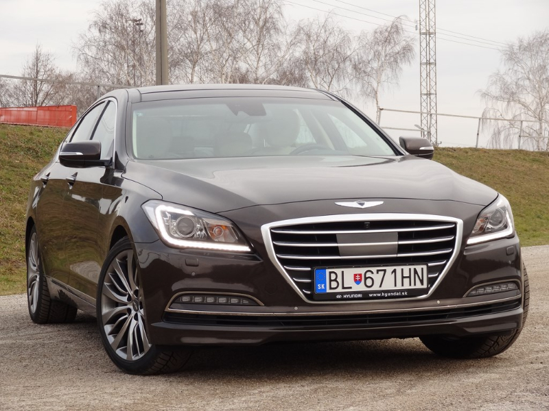 Hyundai Genesis 3.8 V6 HTRAC