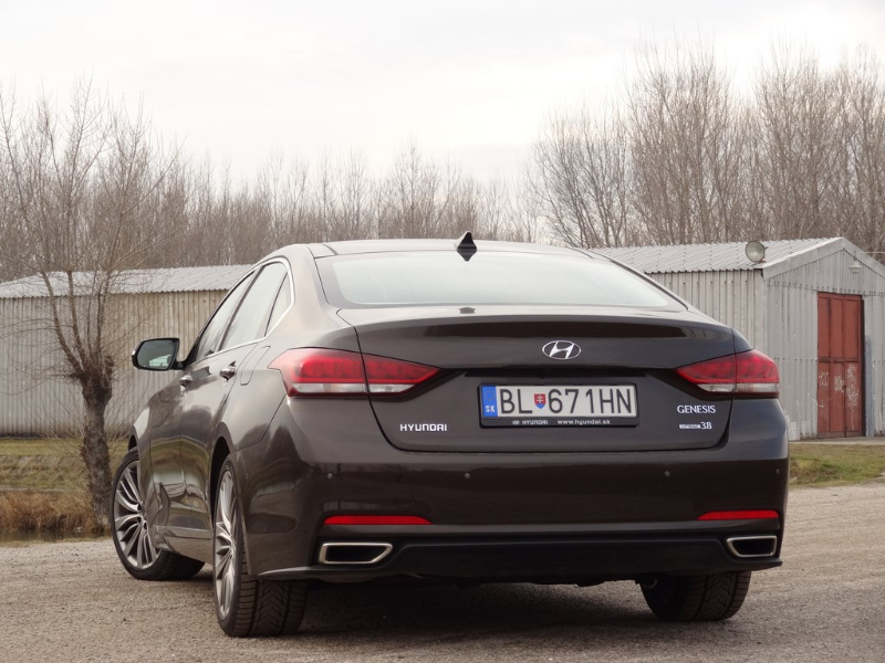 Hyundai Genesis 3.8 V6 HTRAC