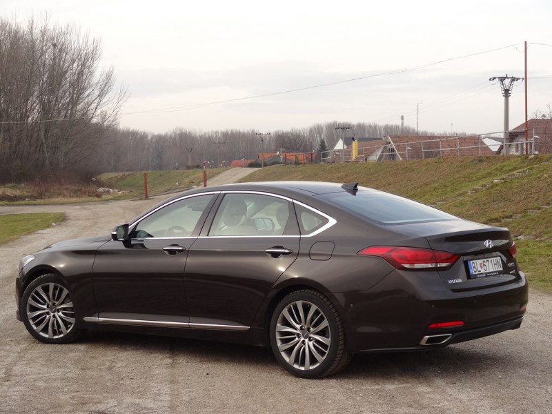 Hyundai Genesis 3.8 V6 HTRAC