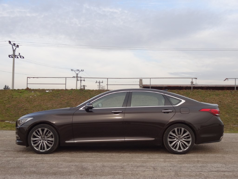 Hyundai Genesis 3.8 V6 HTRAC