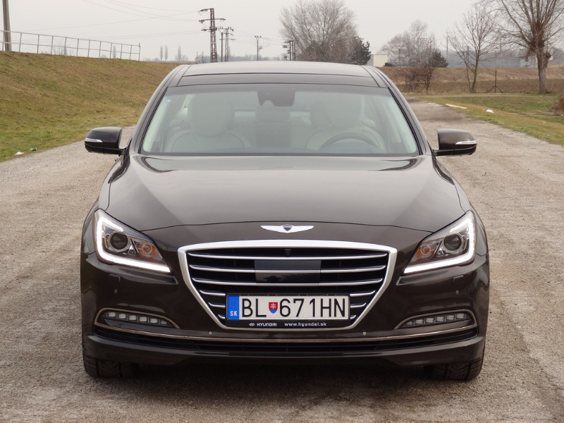 Hyundai Genesis 3.8 V6 HTRAC