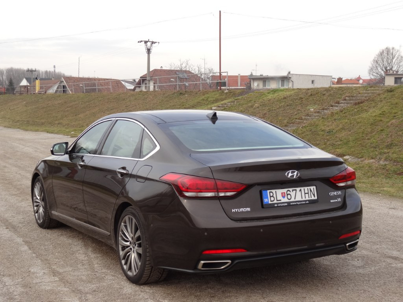 Hyundai Genesis 3.8 V6 HTRAC