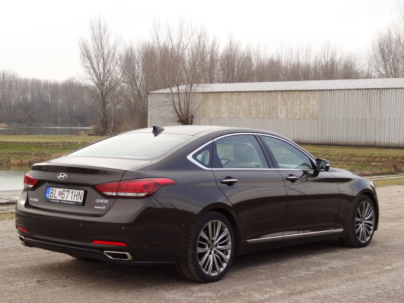 Hyundai Genesis 3.8 V6 HTRAC