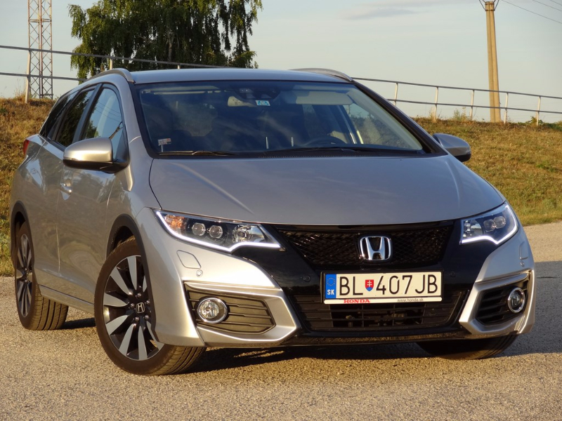 Dvojtest Civic a Civic Tourer