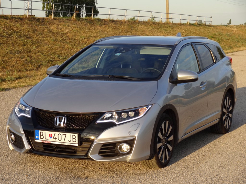 Dvojtest Civic a Civic Tourer