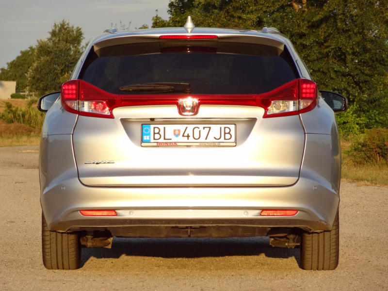 Dvojtest Civic a Civic Tourer