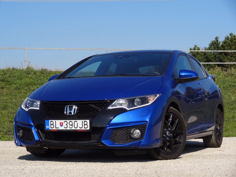 Dvojtest Civic a Civic Tourer