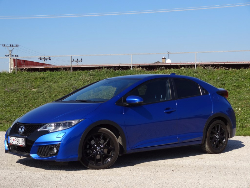 Dvojtest Civic a Civic Tourer