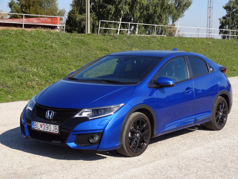 Dvojtest Civic a Civic Tourer