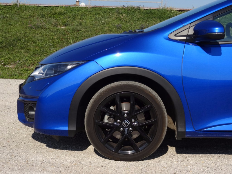 Dvojtest Civic a Civic Tourer