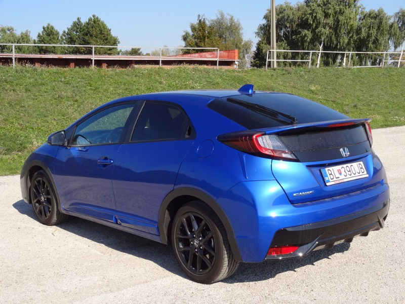 Dvojtest Civic a Civic Tourer