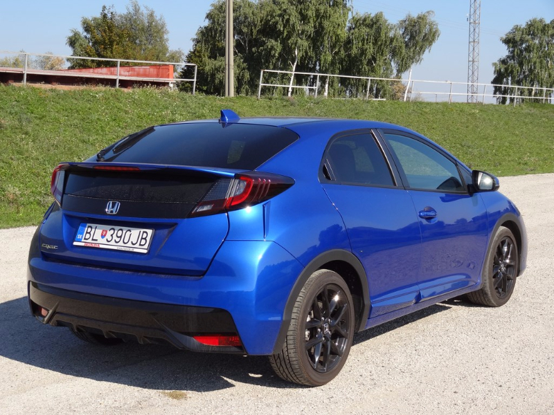 Dvojtest Civic a Civic Tourer