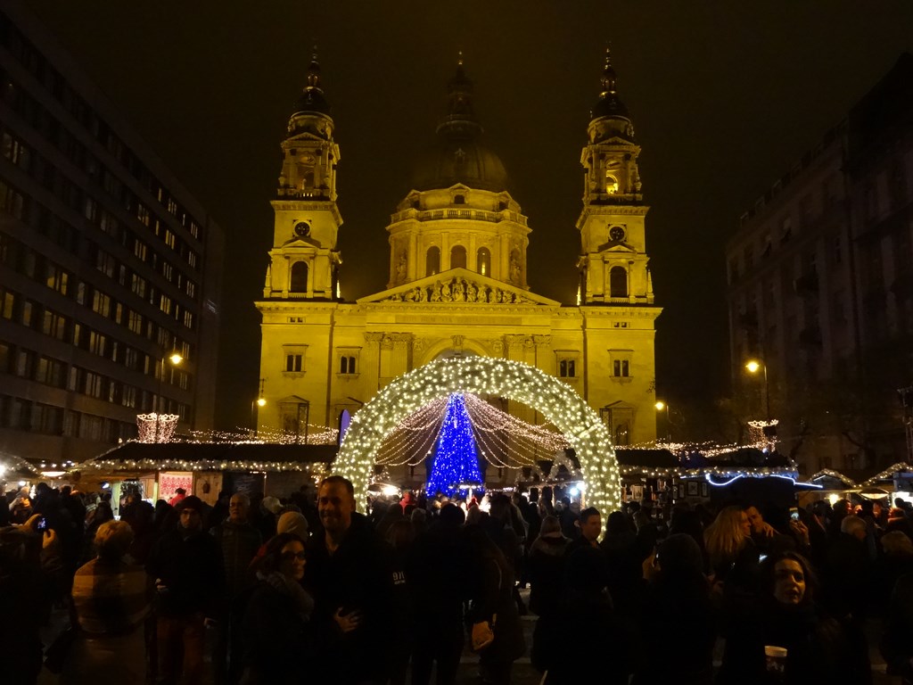 Vianočné trhy s novým Oplom Astra!